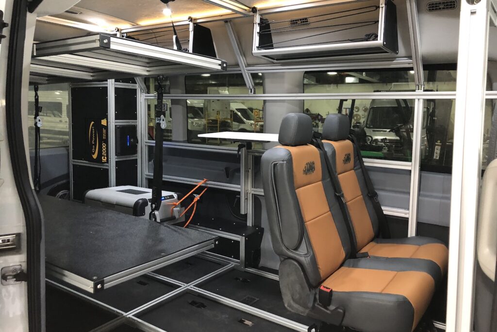 4 person seating DO with 2 single bed platforms