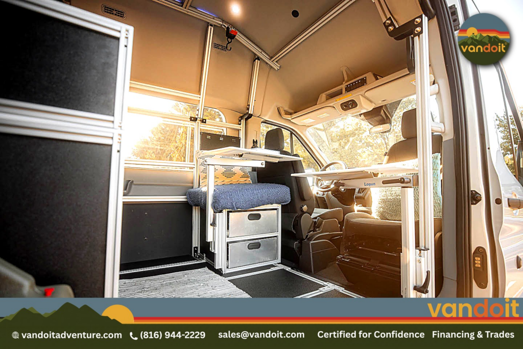 06_interior_swivel.jpg