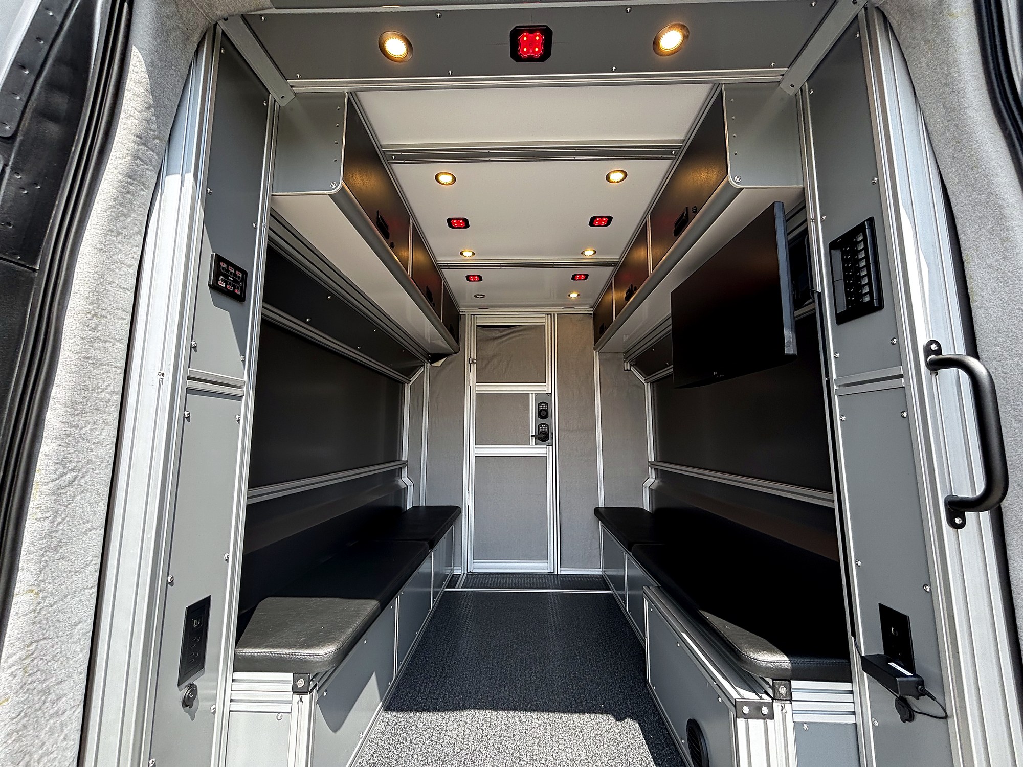 2024 Vandoit Commercial SWAT & Tactical Transit T350 — Stock #24F012