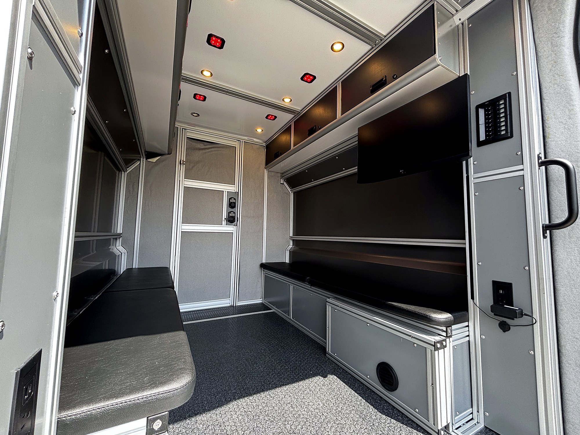 2024 Vandoit Commercial SWAT & Tactical Transit T350 — Stock #24F012